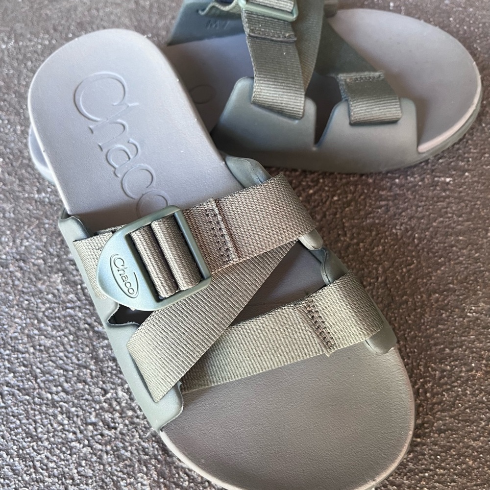 Chaco Men’s Chillos Olive Army Green Lightweight Sandals Size 7
